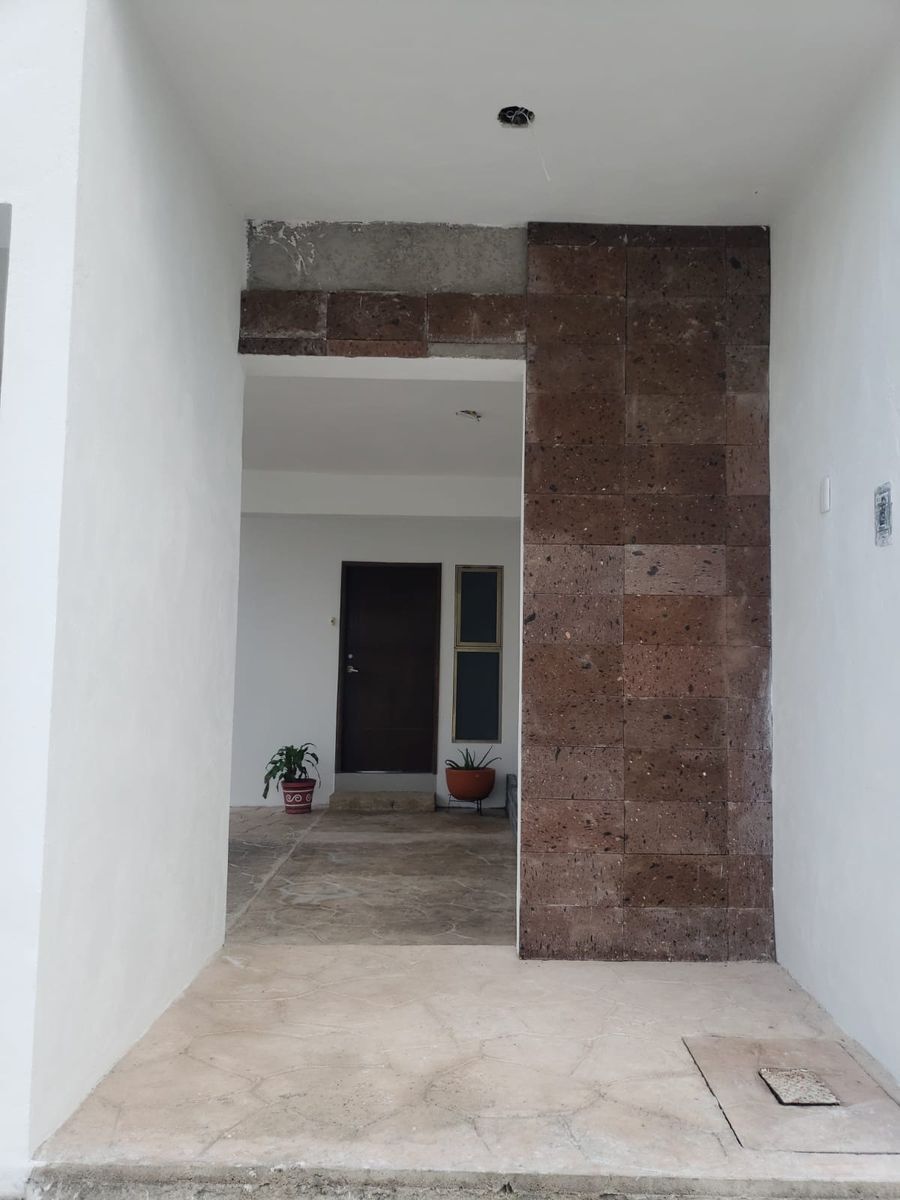 CASA EN VENTA EN CLUB RESIDENCIAL LOMAS VERDES, TUXTLA GUTIERREZ