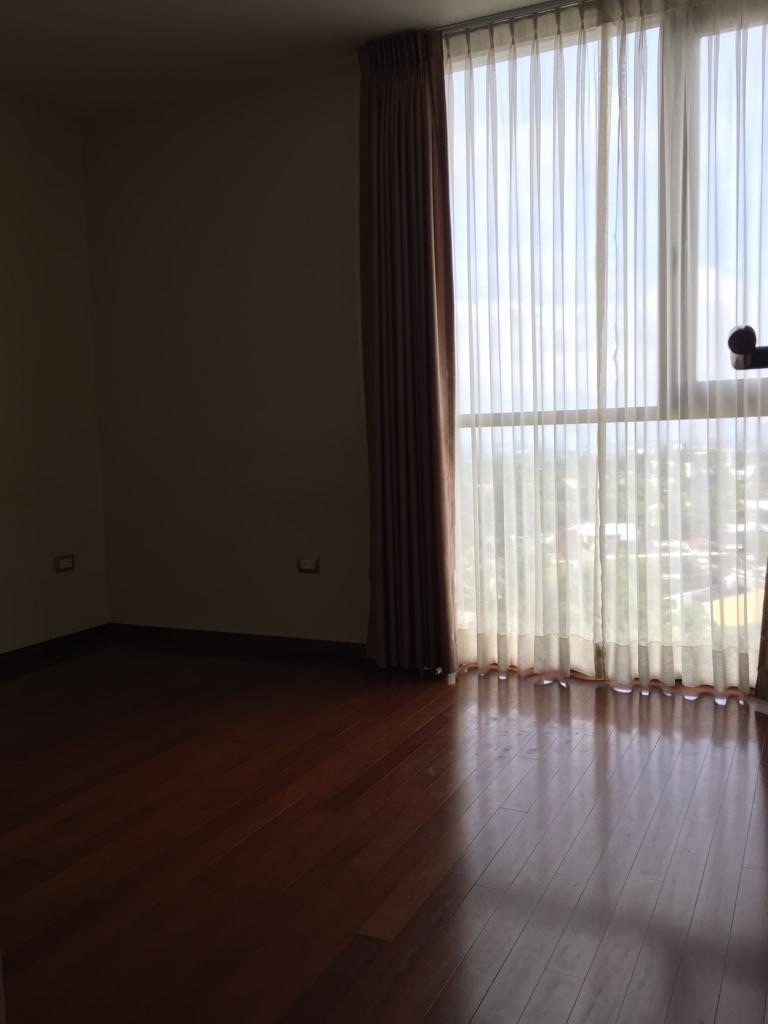 Apartamento en Alquiler Edificio Tarragona, zona 15 VH 1 EasyBroker