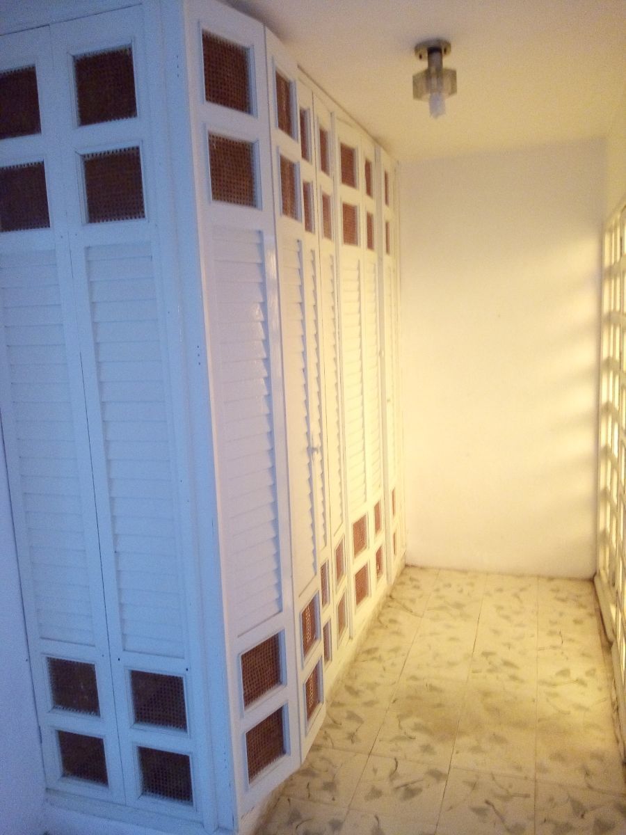 6 de 12: Closet