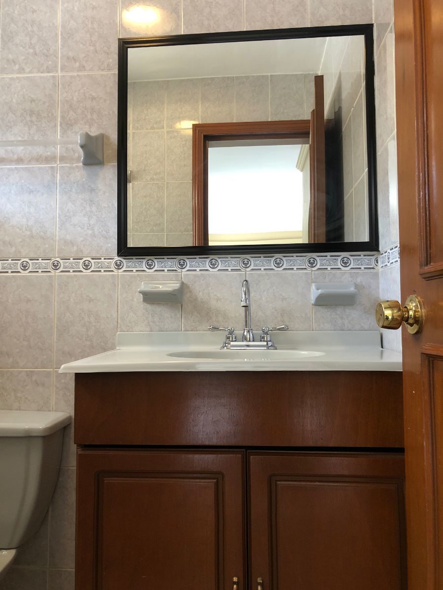 4 de 39: BAÑO VISITA