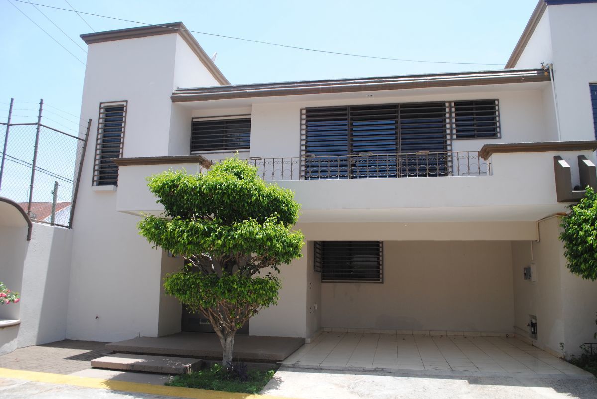 Casa en Venta en Fraccionamiento Oropeza Tabasco 2000 Villahermosa Tabasco  | EasyBroker