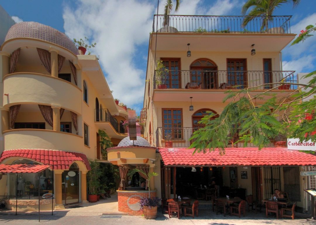 1 de 35: Fantástico Hotel en venta con vista al mar y restaurant
