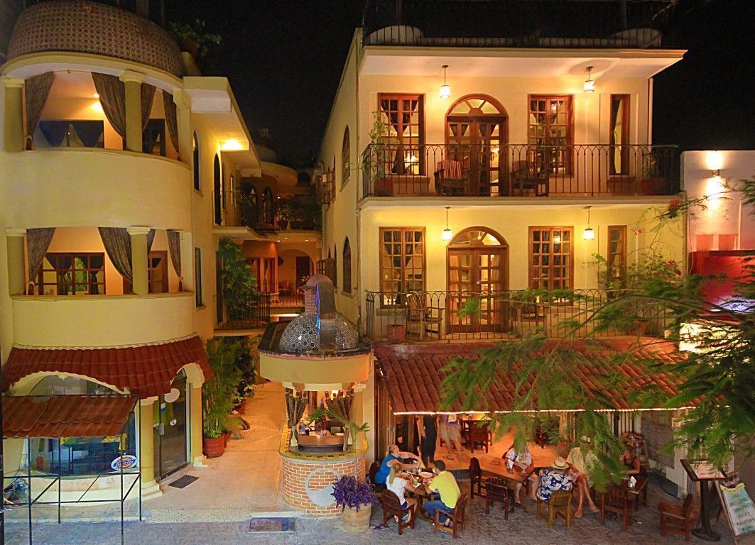2 de 35: Fantástico Hotel en venta con vista al mar y restaurant