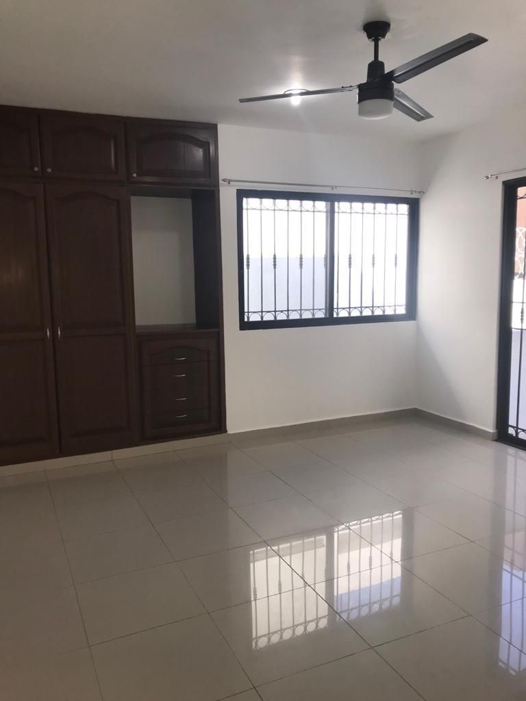5 de 6: HABITACION SECUNDARIA CON BALCÓN