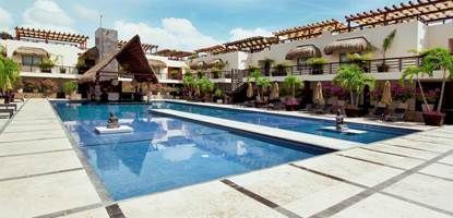 Condominio de lujo con alberca privada en Playa Mamita's