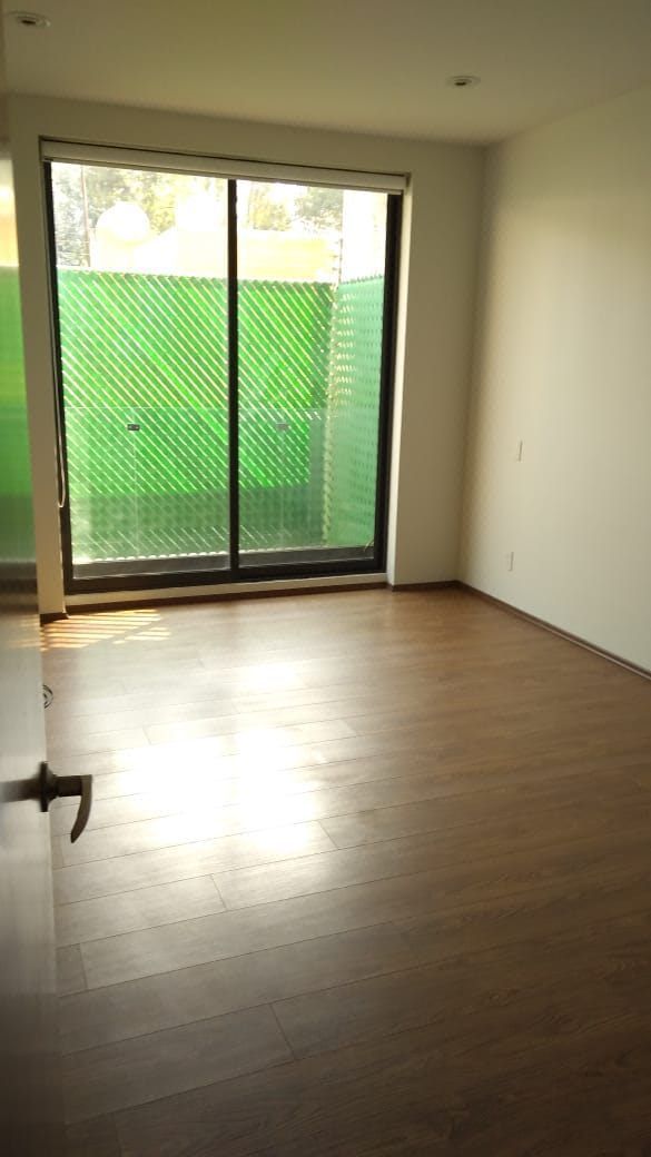 Estancia con piso laminado, foto 14 de 29