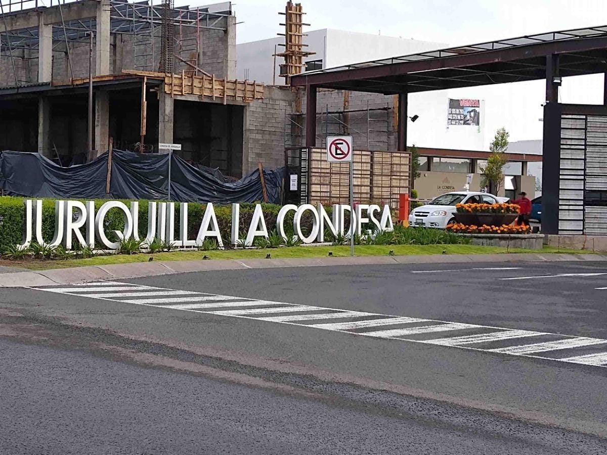 Terreno en venta Condesa Juriquilla 2847 m a pie de carretera