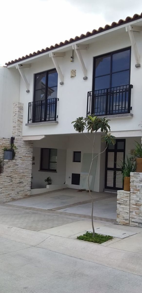 Casa En Renta En Lombardía Residencial Guanajuato, 0 M², $13,500.... -  Allproperty