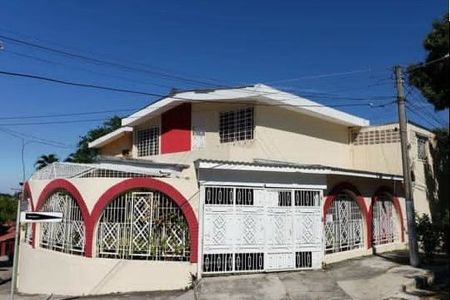 En venta amplia casa de 2 niveles ubicada en Reparto Los Heroes San  Salvador | EasyBroker