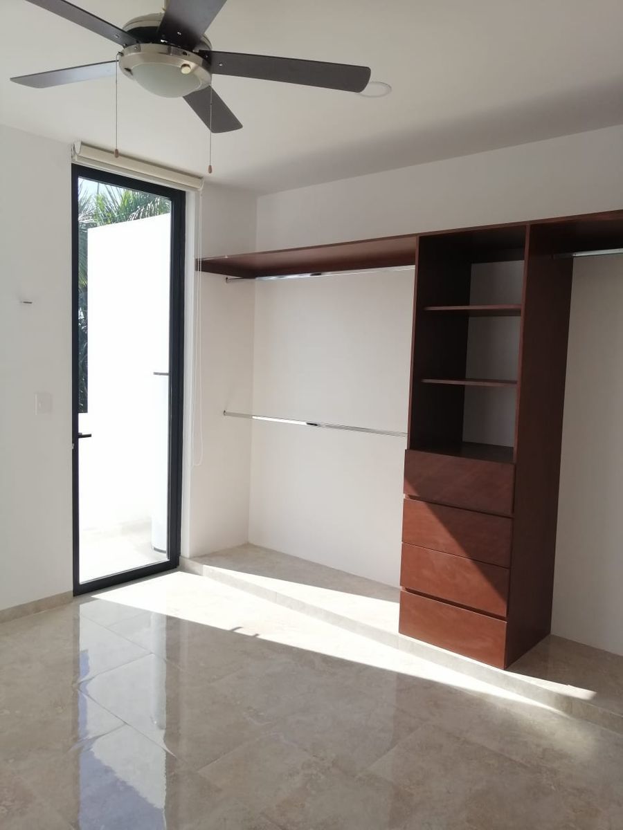 CLOSET , foto 31 de 34