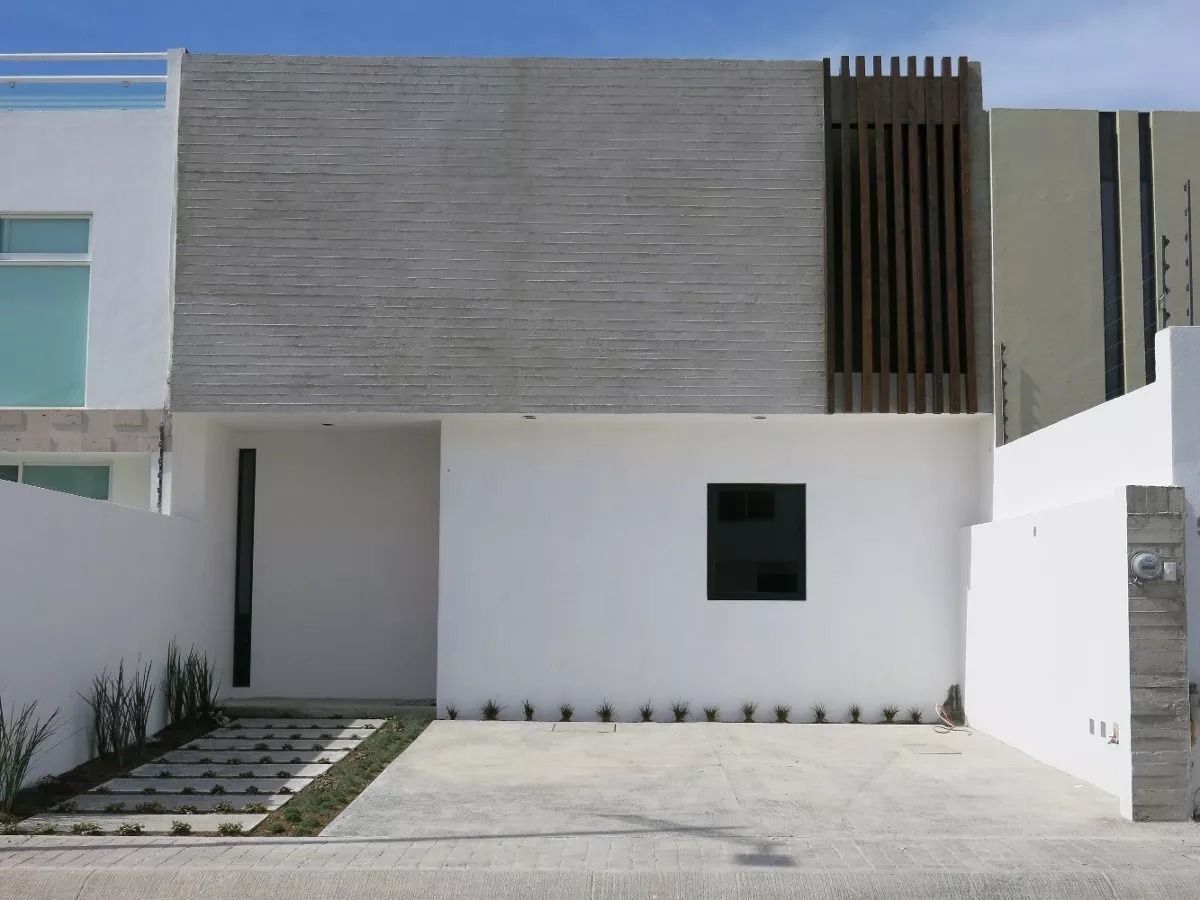 Preciosa Casa PREMIUM en Hacienda Juriquilla, Frente a Superama, Doble  Altura