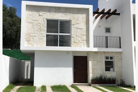 Preciosa Casa en Villas el Roble Tejeda, 4 Recamaras, una en PB, Jardín,  Alberca