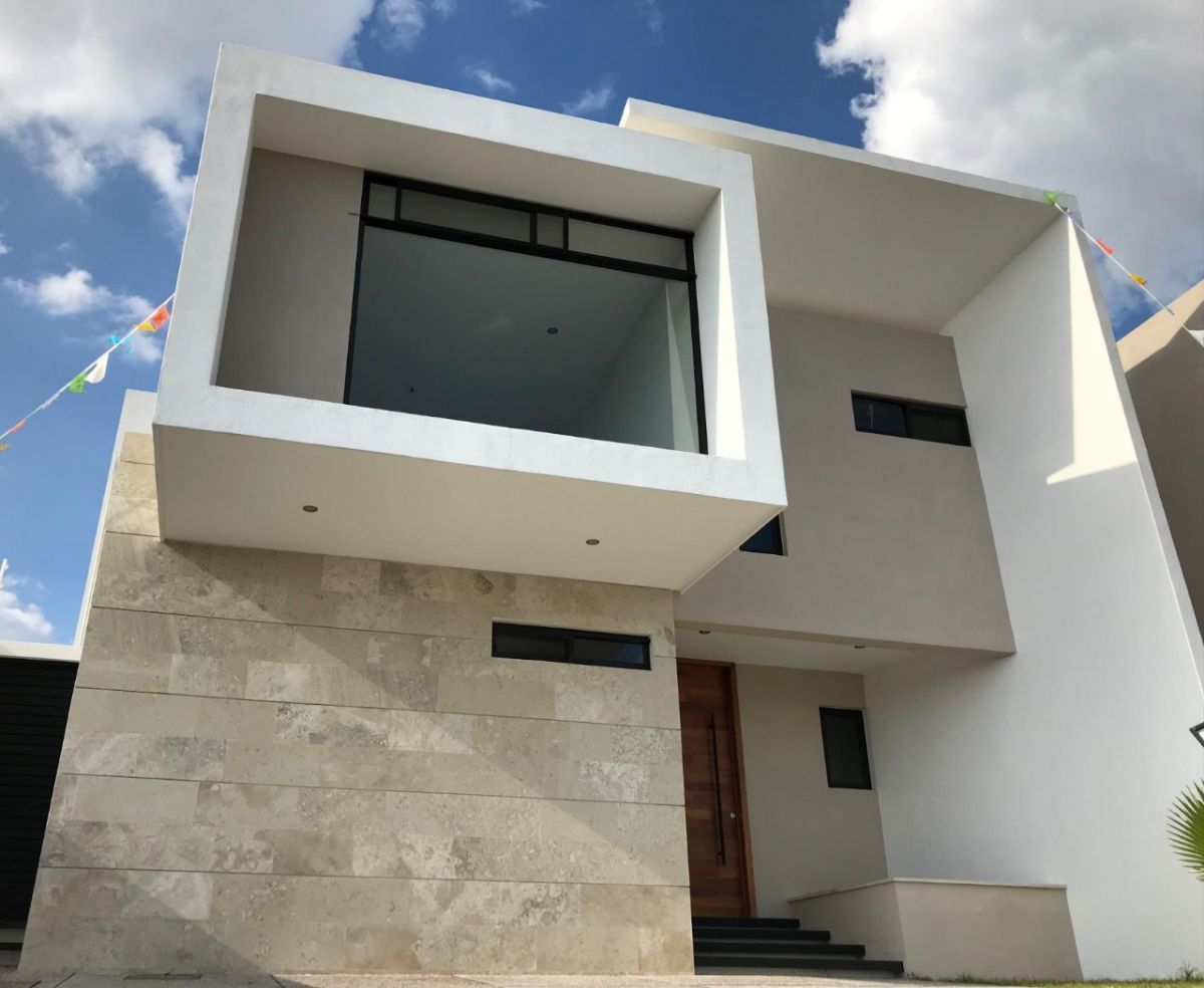 Preciosa Residencia en Colinas de Juriquilla, 3 Recamaras, Cto Serv, 6  Baños..