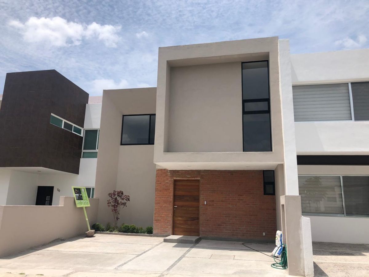 Preciosa Casa en Lomas de Santa Fe Juriquilla, 3 Recamaras, Jardín,  Equipada,..