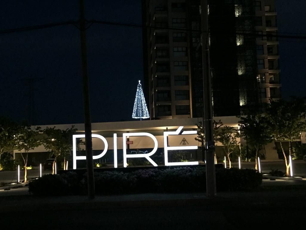 5 de 6: Plaza comercial