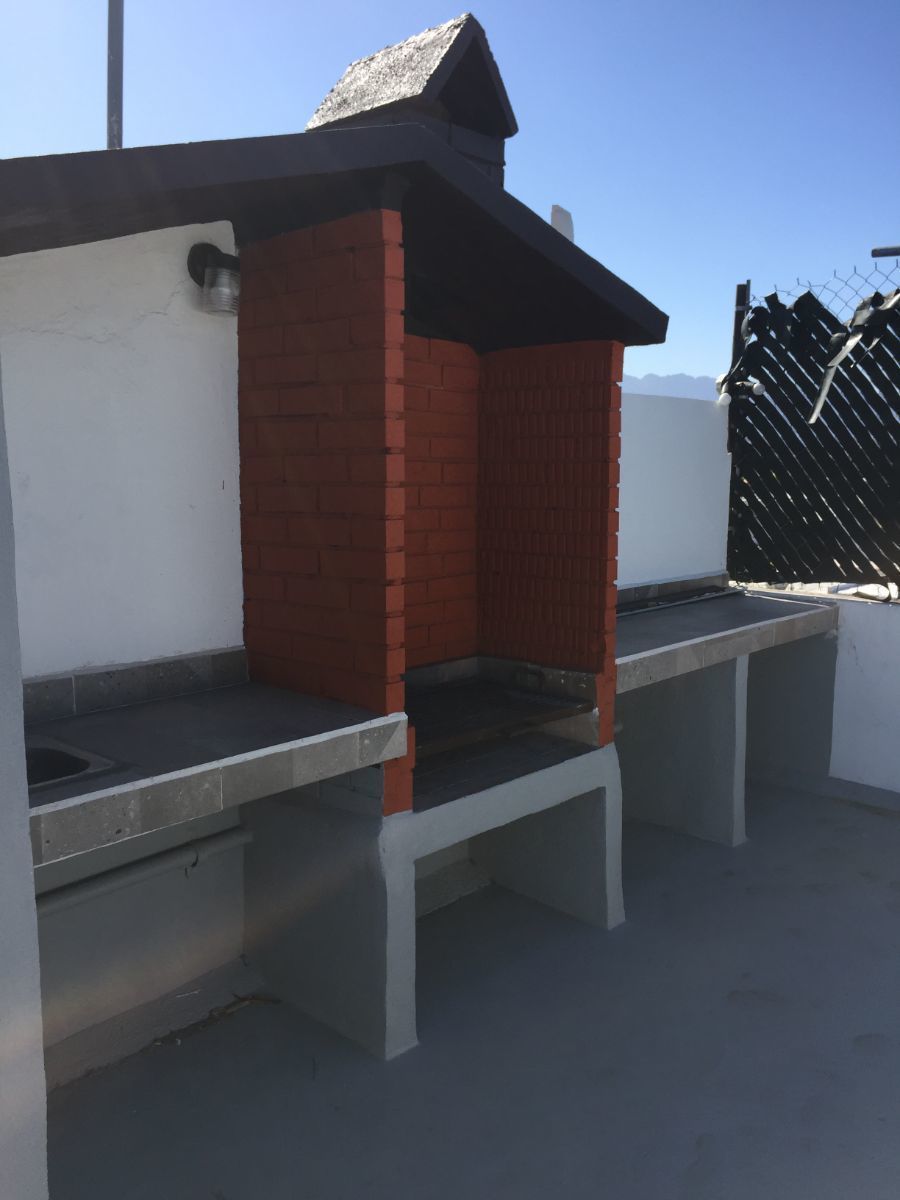 5 de 7: Terraza exclusiva para el inquilino con asador, baño y vista