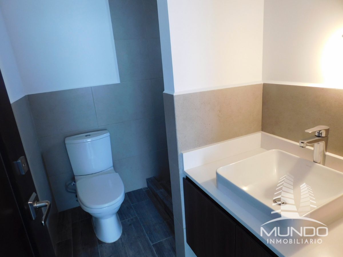 9 de 10: Baño y lavamanos