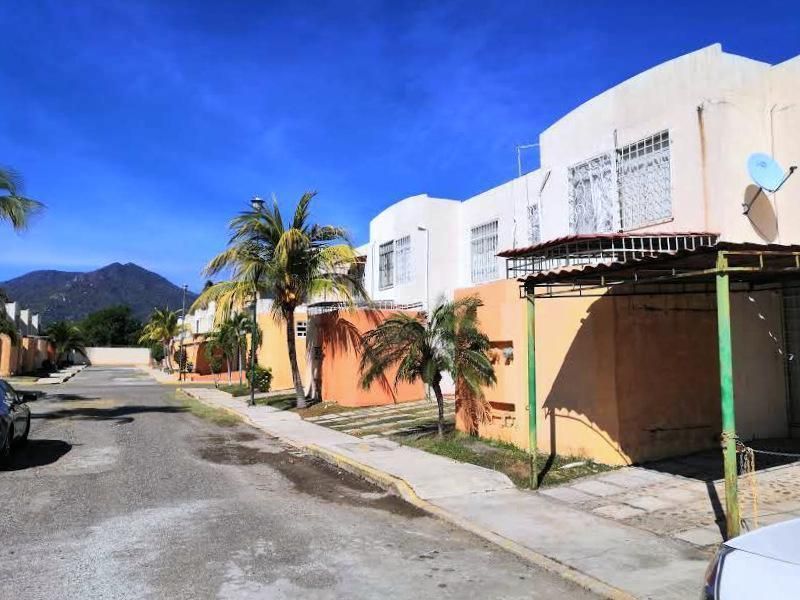 Venta casa de 3 recámaras con alberca en Fracc La Ceiba Col Llano Largo  Acapulco | EasyBroker