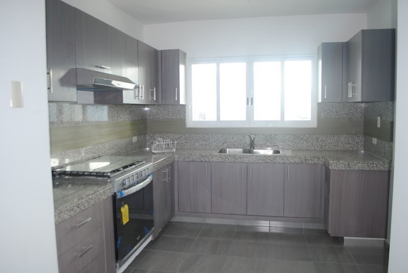5 de 30: Cocina equipada con estufa,horno, campana, meseta de granito