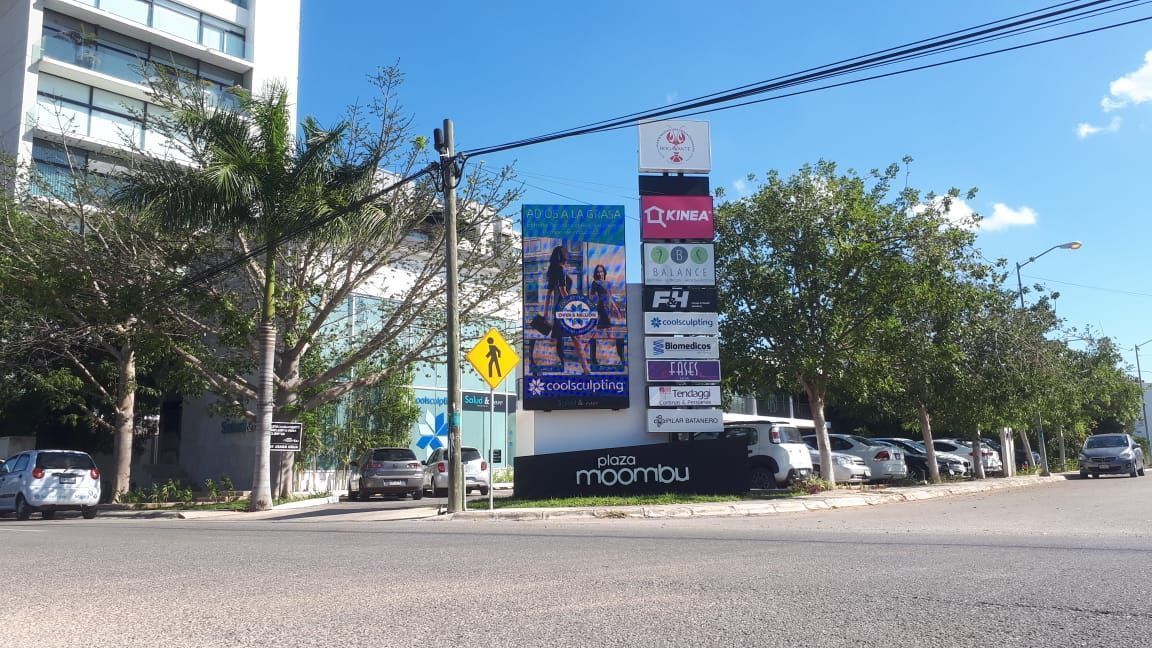 1 de 8: Fachada, Totem y Pantalla Led
