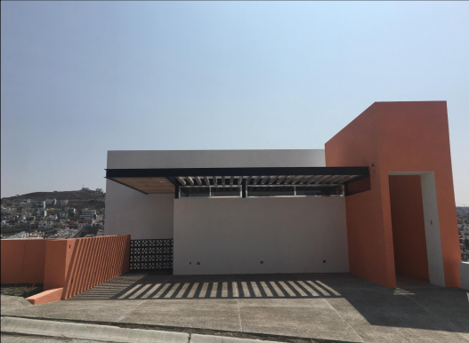 Casa en venta de 3 niveles en Hacienda Real Tejeda