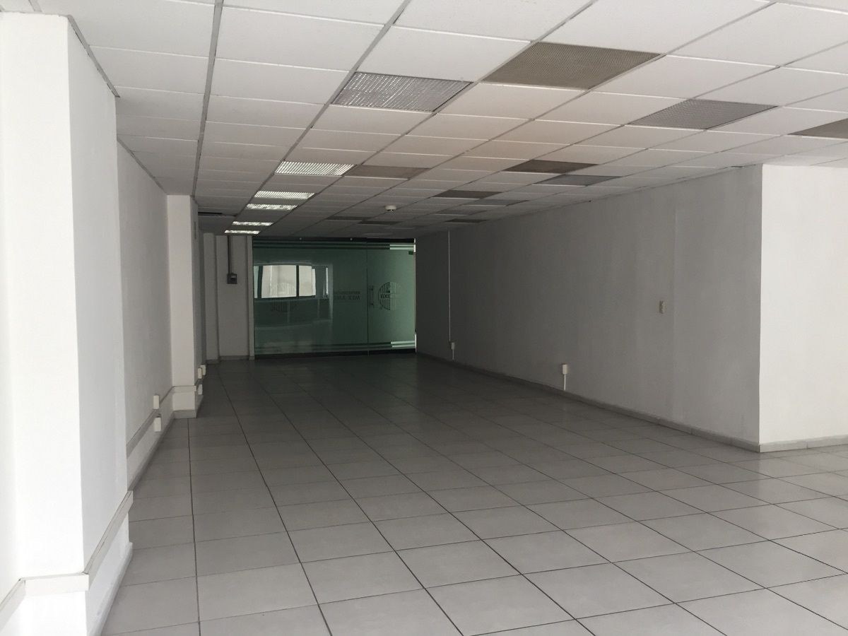 4 de 30: más de 100 m2 de oficinas