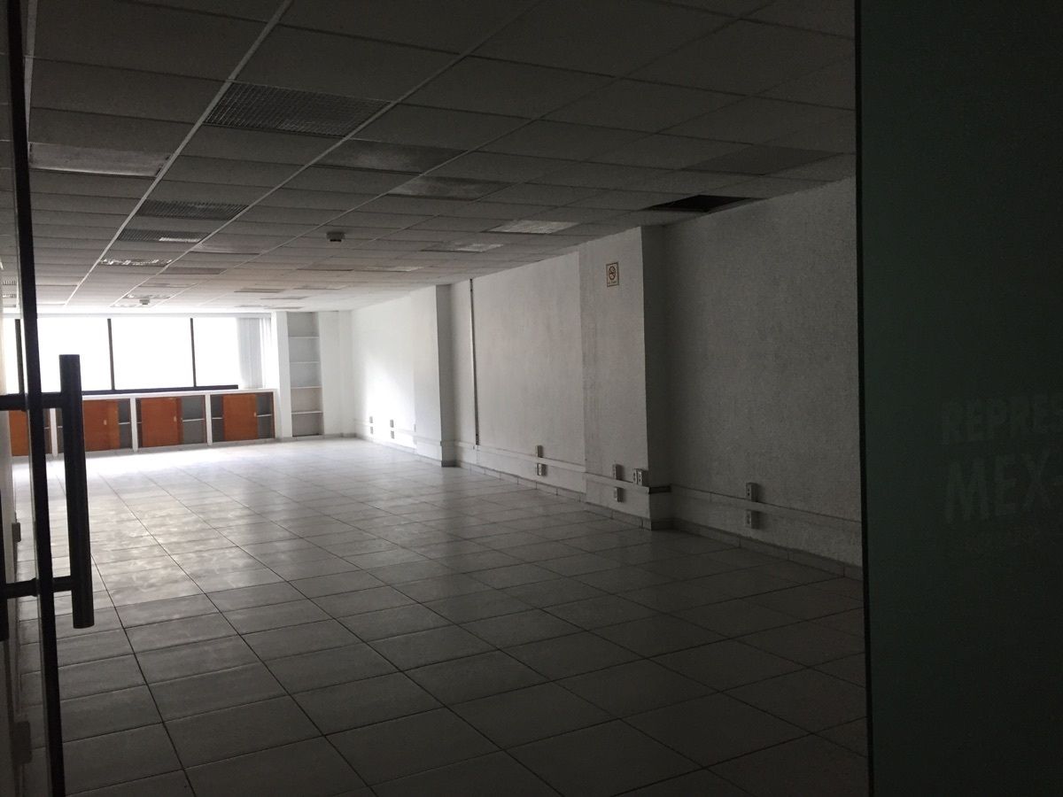15 de 30: amplios espacios piso de cerámica