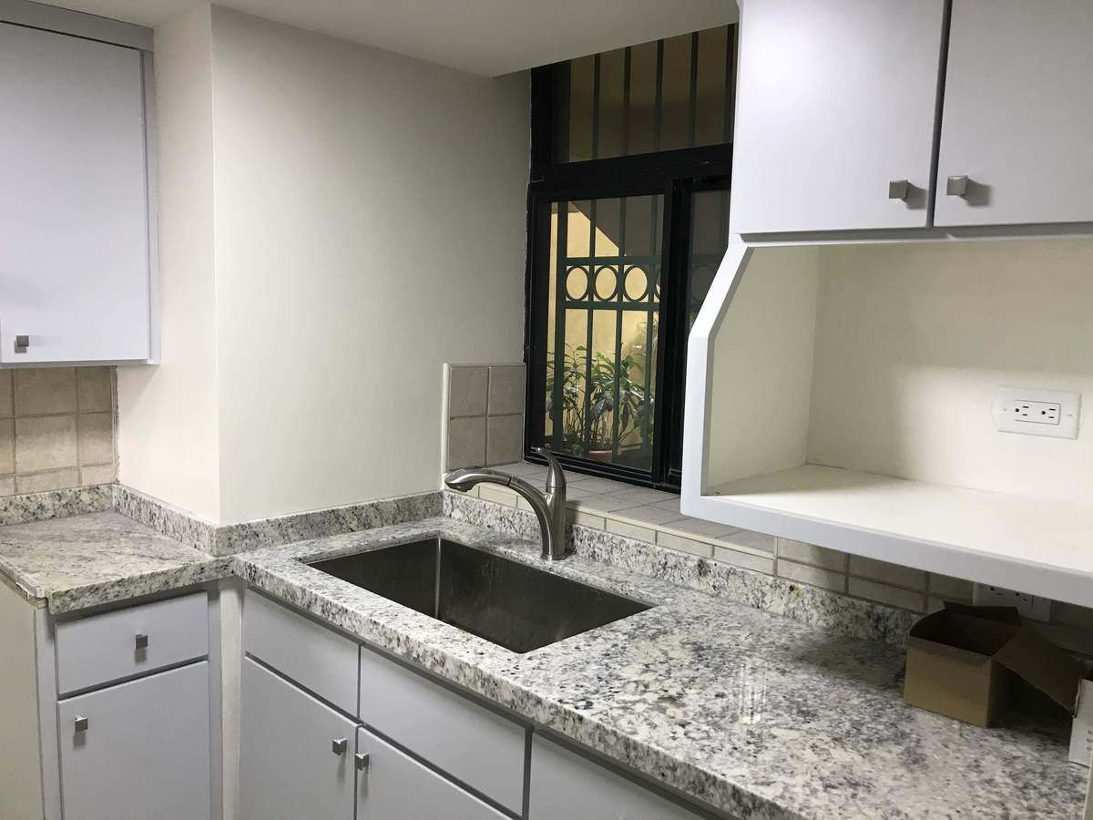 2 de 23: Cocina con granito nuevo