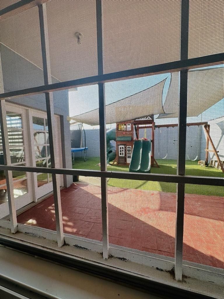 12 de 36: PATIO TRASERO, VISTA DESDE COCINA