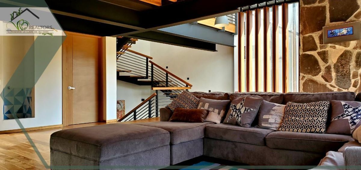 6 of 38: Sala TV, mismo nivel comedor, cocina, terraza