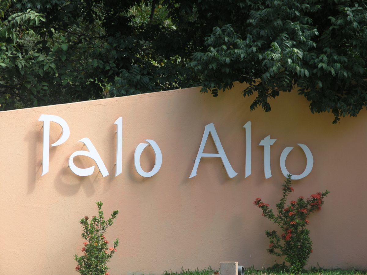 2 of 7: Entry to Palo Alto residential community