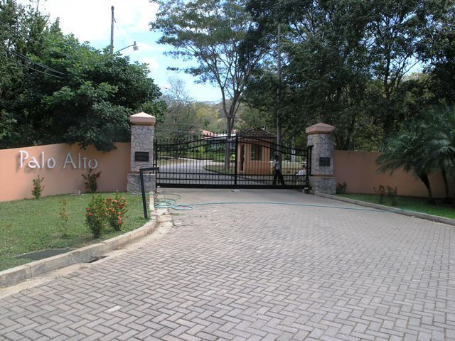 1 of 7: Entry to Palo Alto residential community