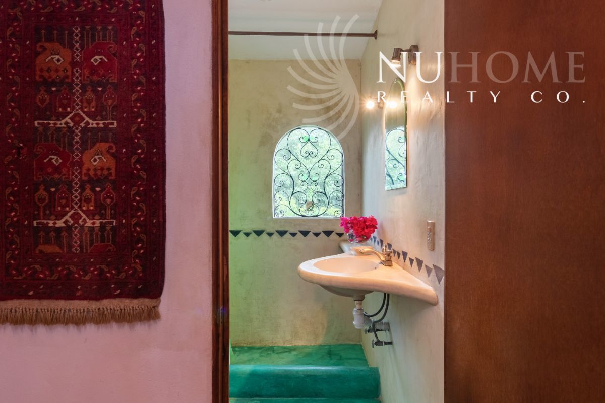 25 of 30: Casa de Artistas La Cruz full bathroom with jungle view
