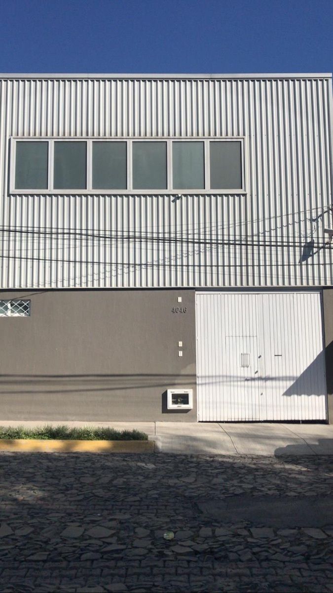 27 of 29: fachada de 10 mts con frente a la calle