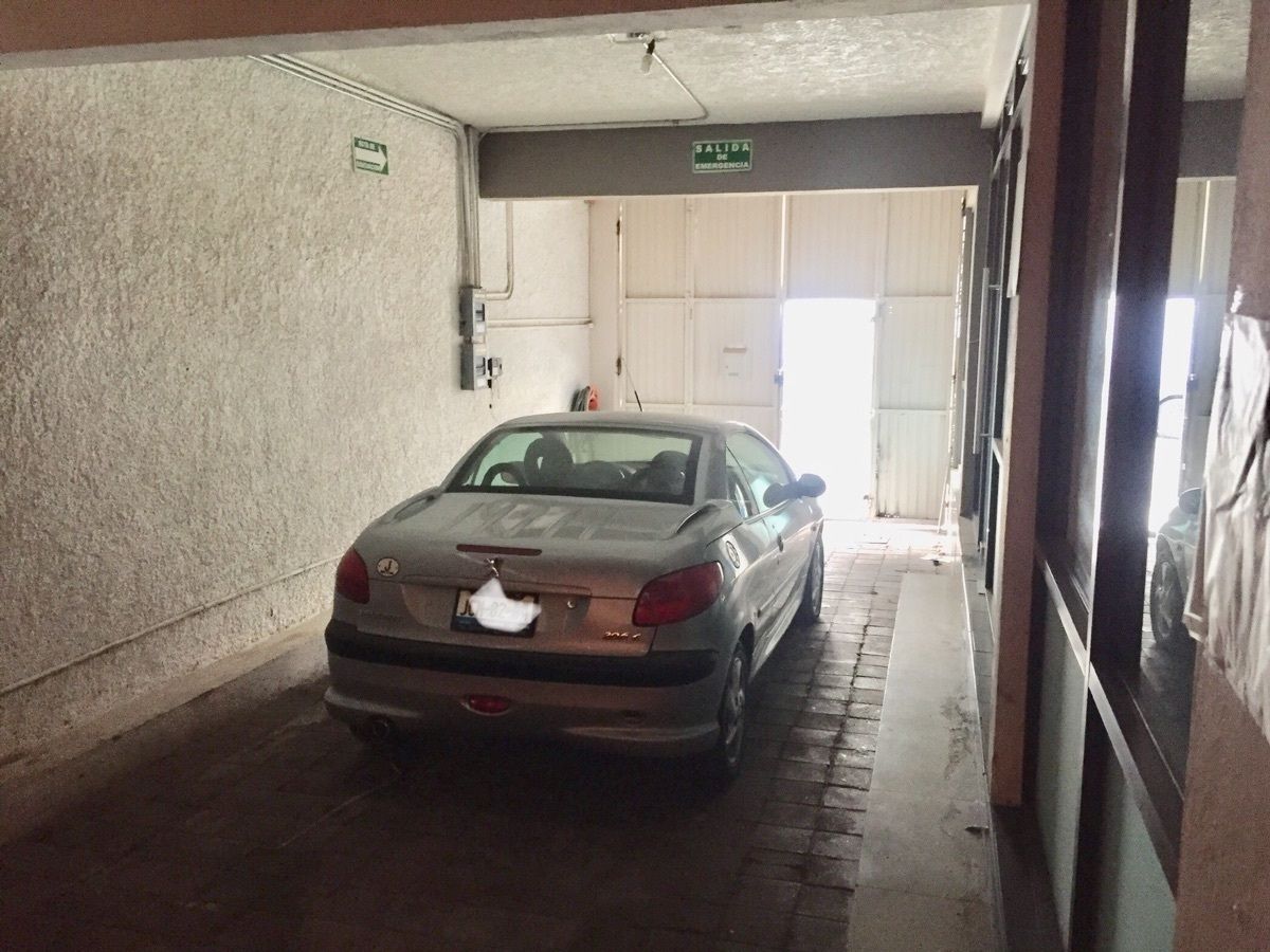 7 of 29: Altura para ingreso de camioneta hasta 2.5 metros