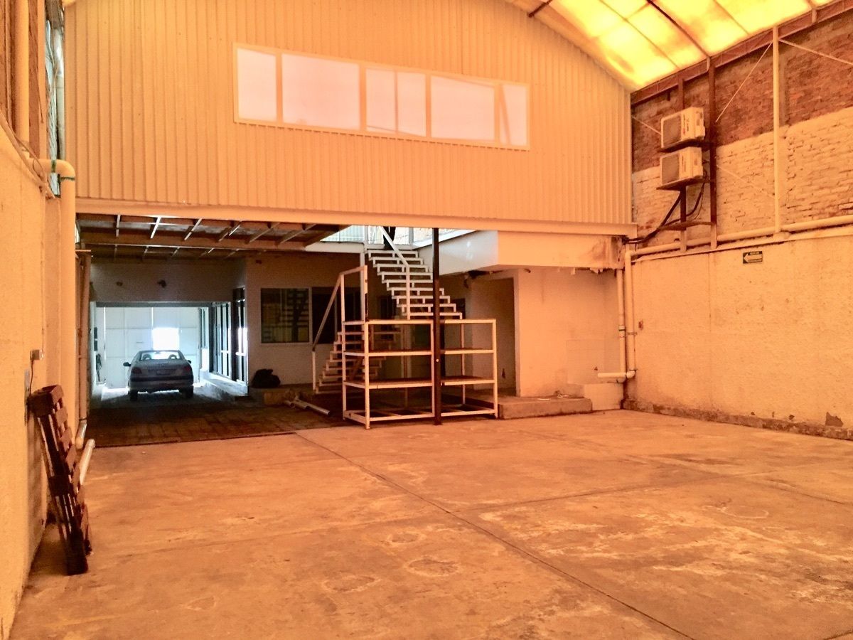 9 of 29: bodega a doble altura al fondo de 150 m2