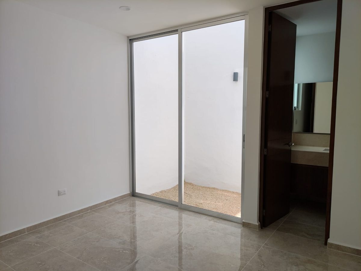 9 de 34: Recámara casa en venta residencial Xcanatún Mérida