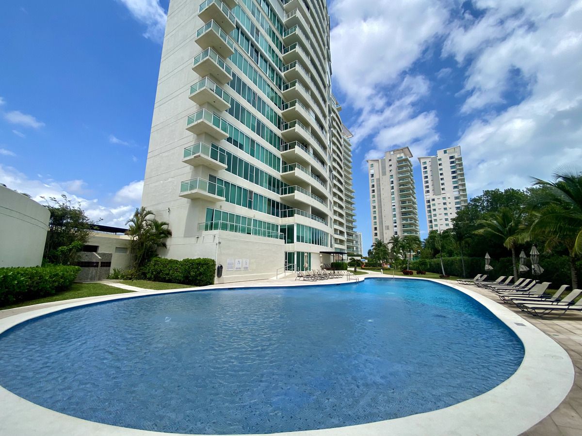 32 de 40: Penthouse amueblado en renta con vista al mar de Cancun