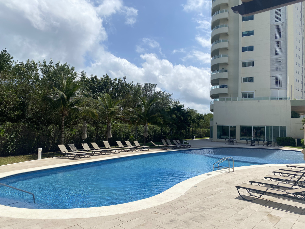 33 de 40: Penthouse amueblado en renta con vista al mar de Cancun
