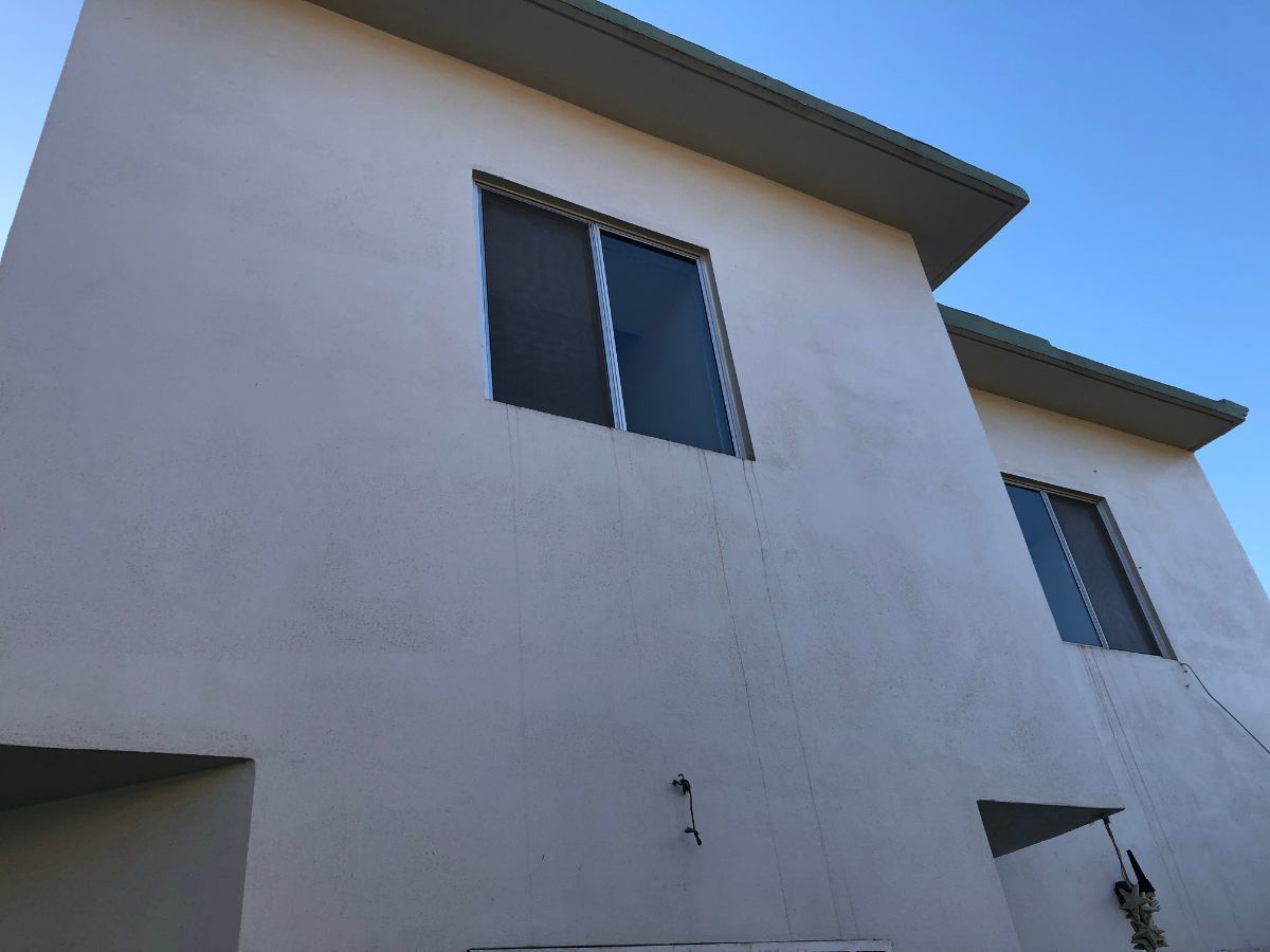 8 de 28: FACHADA POSTERIOR