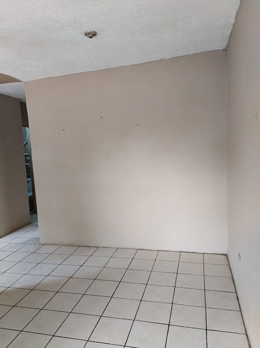 4 de 22: LOSETA EN TODA LA CASA EN PERFECTO ESTADO