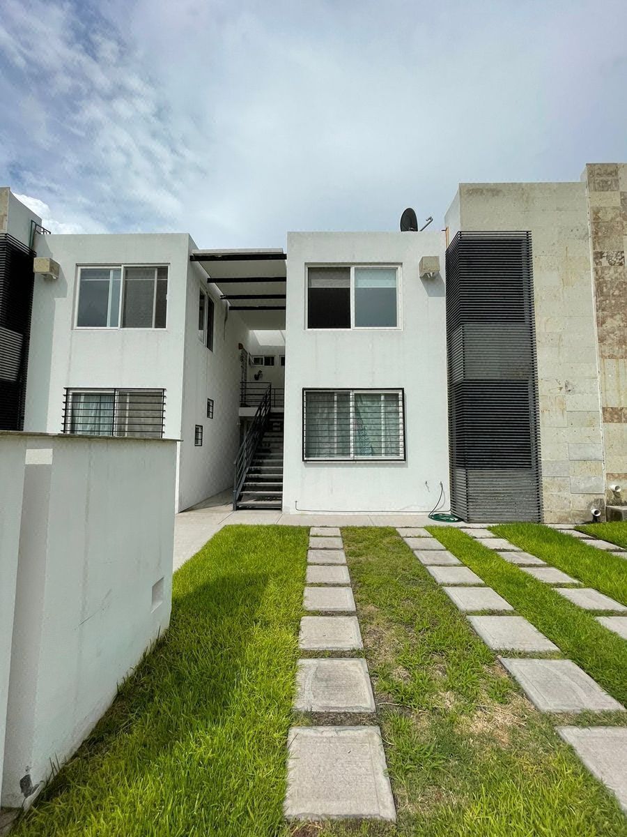 Departamento de 2 recámaras en Viñedos, cluster con alberca