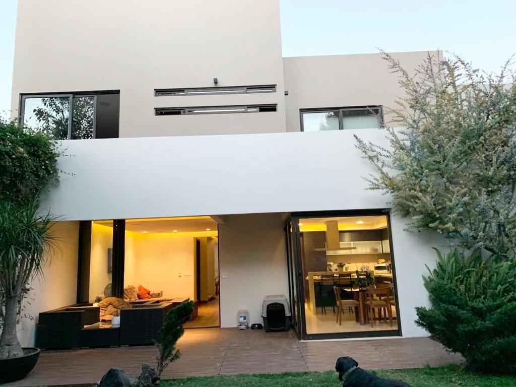 5 de 38: Fachada Posterior