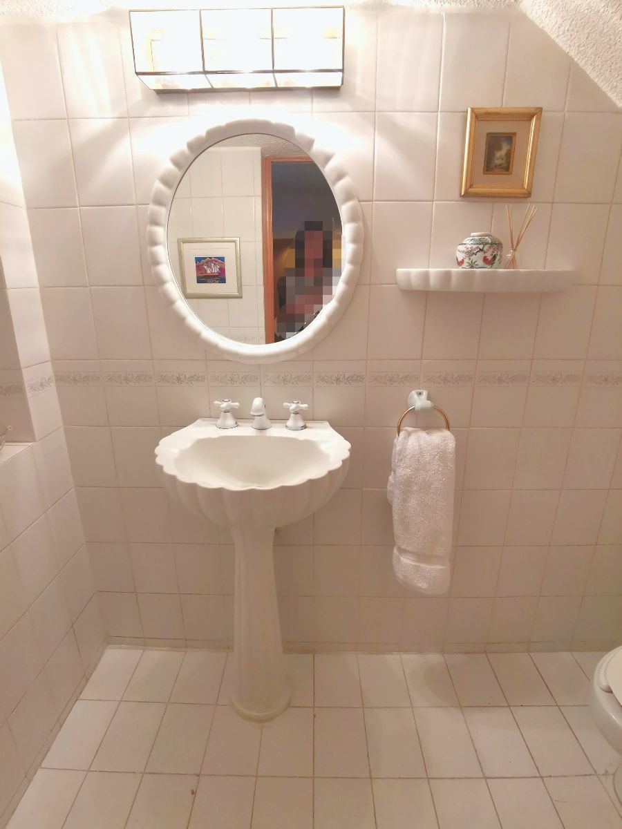 23 de 26: Bano de visitas