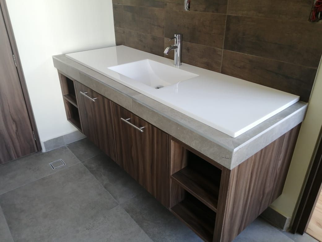 8 de 8: baño secundario con doble entrada independiente