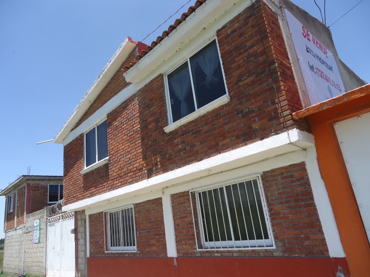 17 de 24: CASA LATERAL