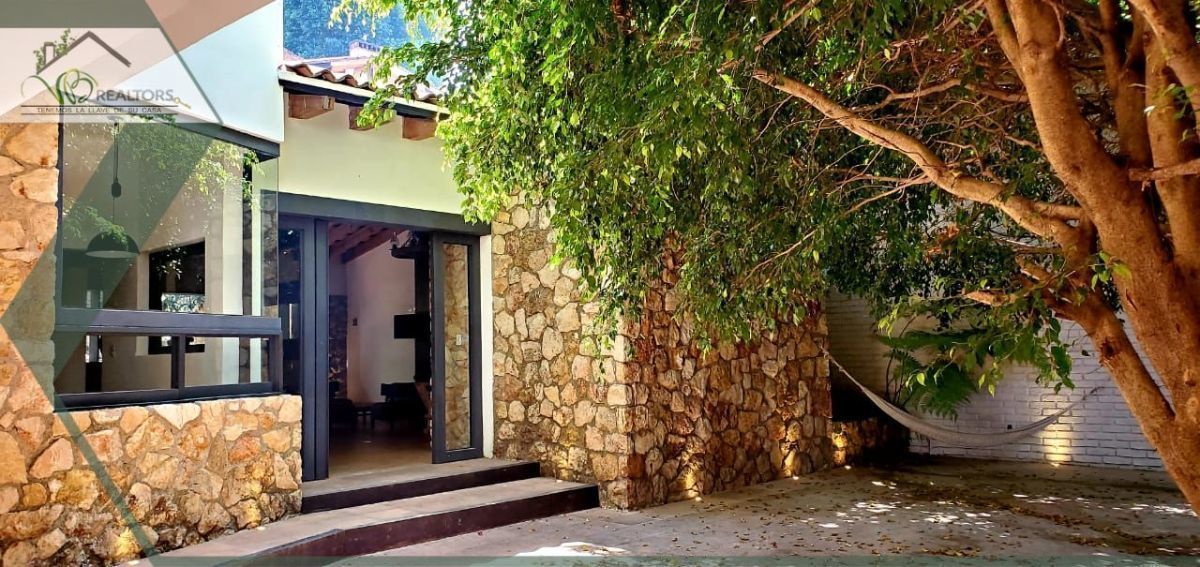 1 of 20: Venta
Uso de suelo Comercial Habitacional
www.vbrealtors.net