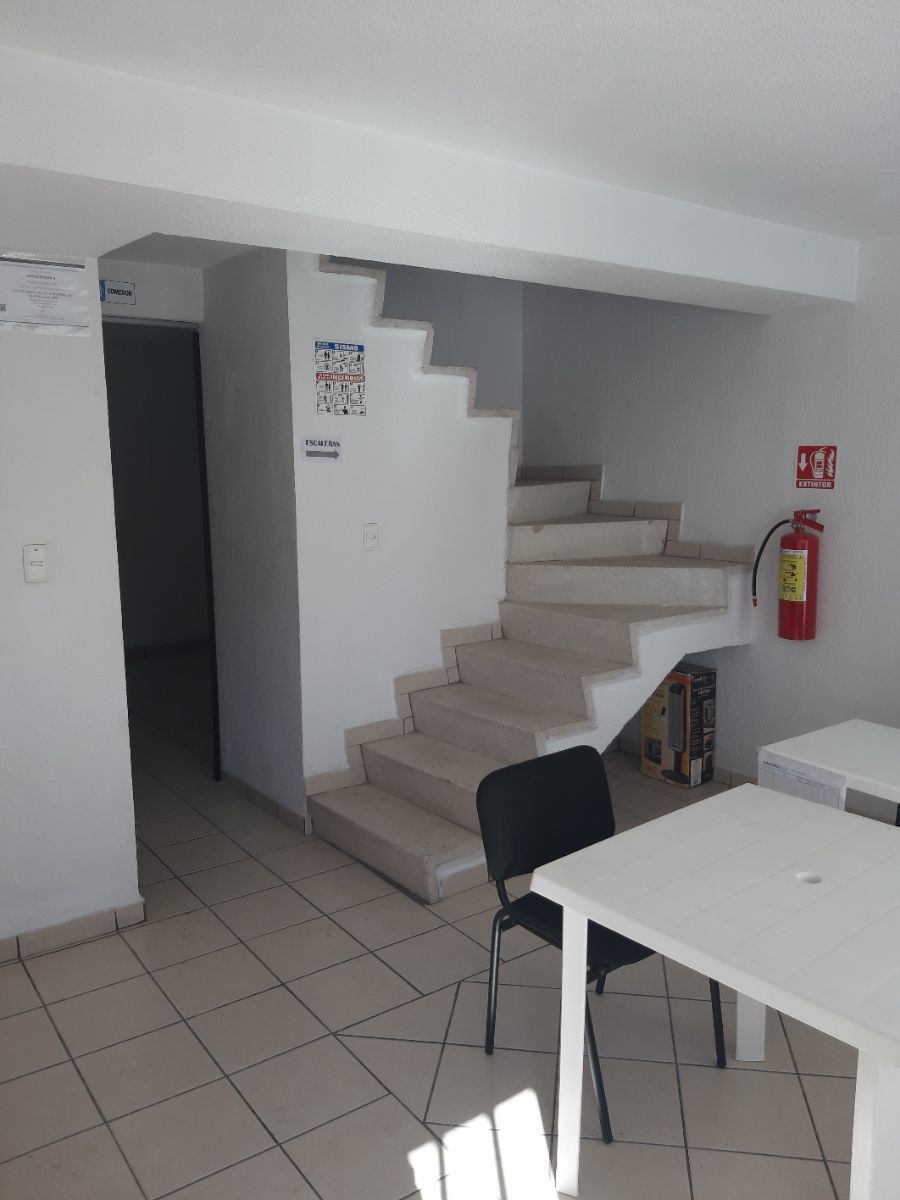 2 de 23: SALA-ESCALERAS