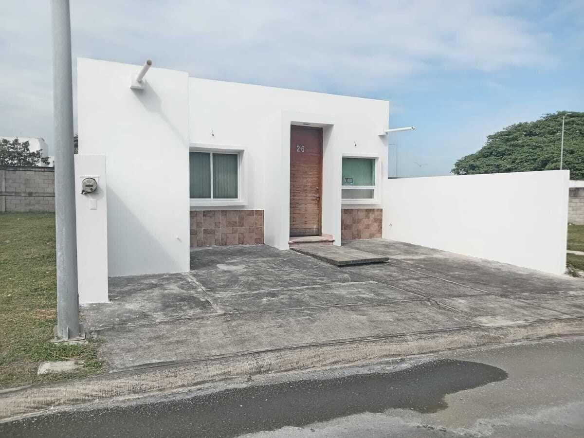 Casa DE UN NIVEL en venta en Fracc. Lomas de la Rioja. ALVARADO, VER.
