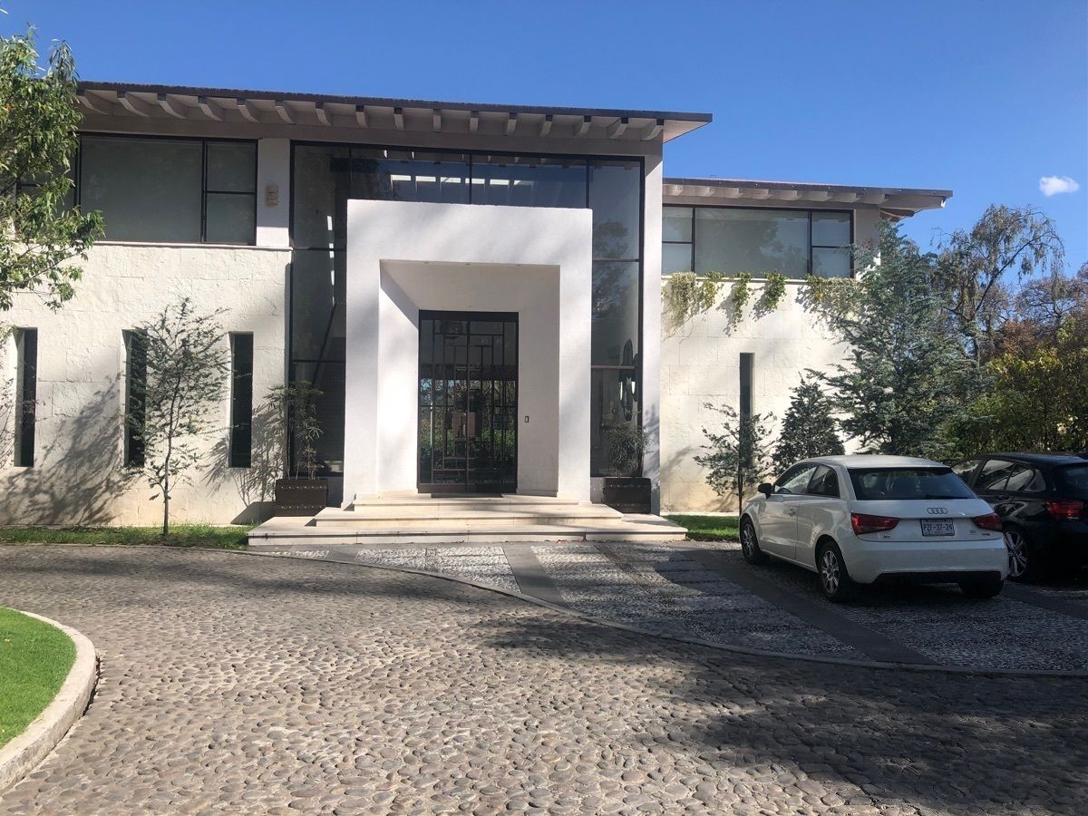 VENTA HERMOSA RESIDENCIA EN CERRADA DEL CARMEN - foto 3